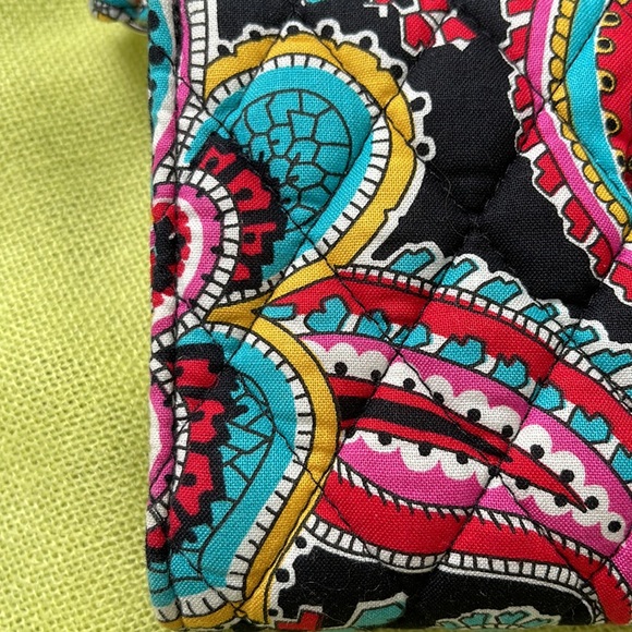 🌺 VERA BRADLEY; Beautiful Unique Floral Design Wristlet w/Zippered Pouch NICE!! - Picture 11 of 14